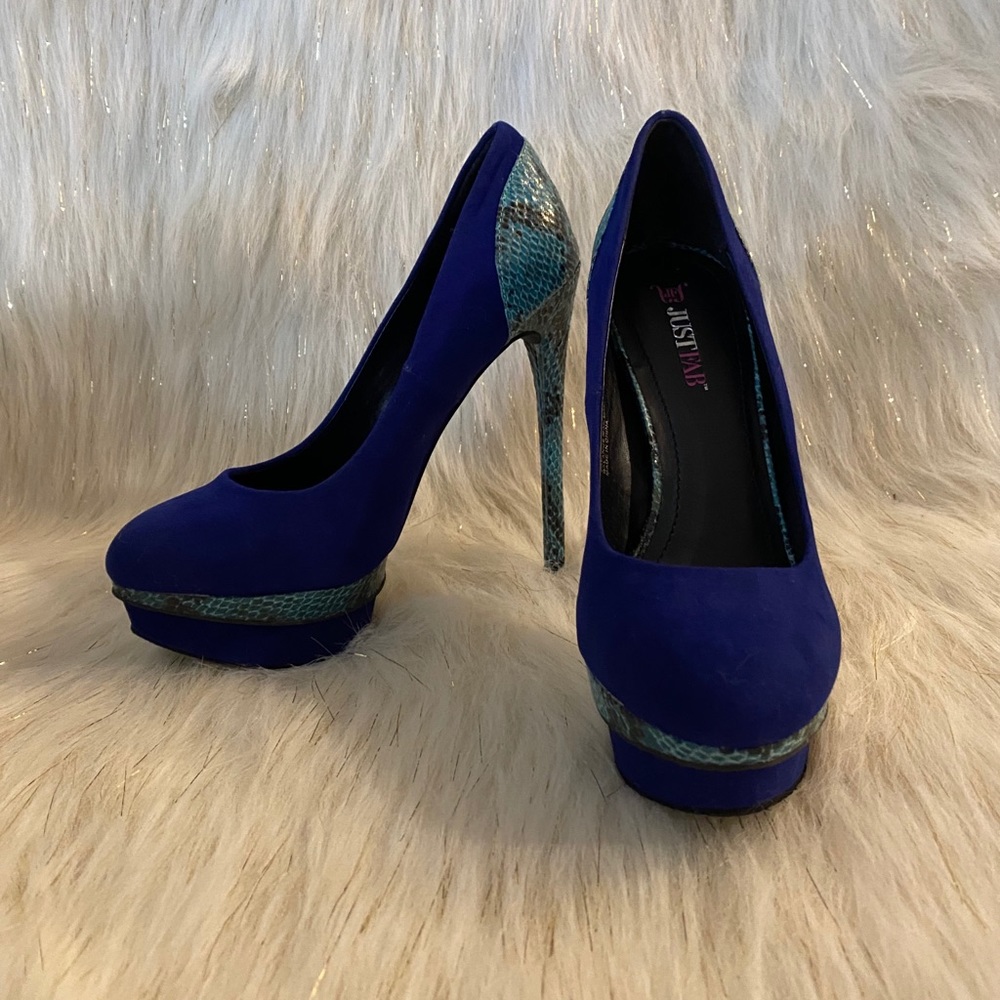 BEAUTIFUL blue Snakeskin heels justfab BRAND NEW